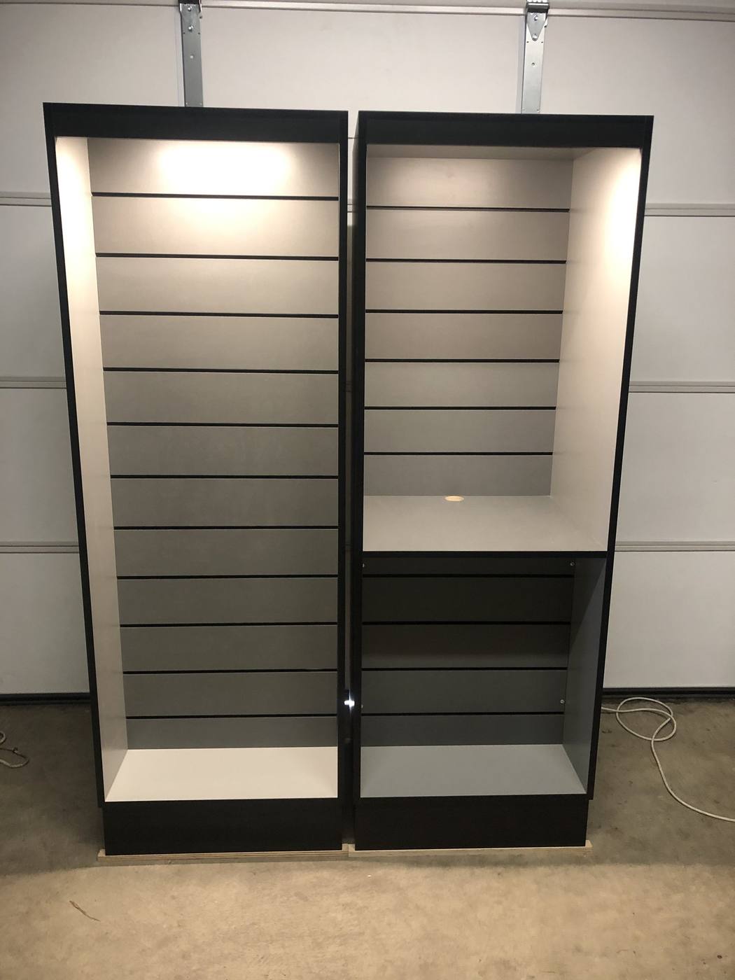 Bigfoot: Display cabinet, front view