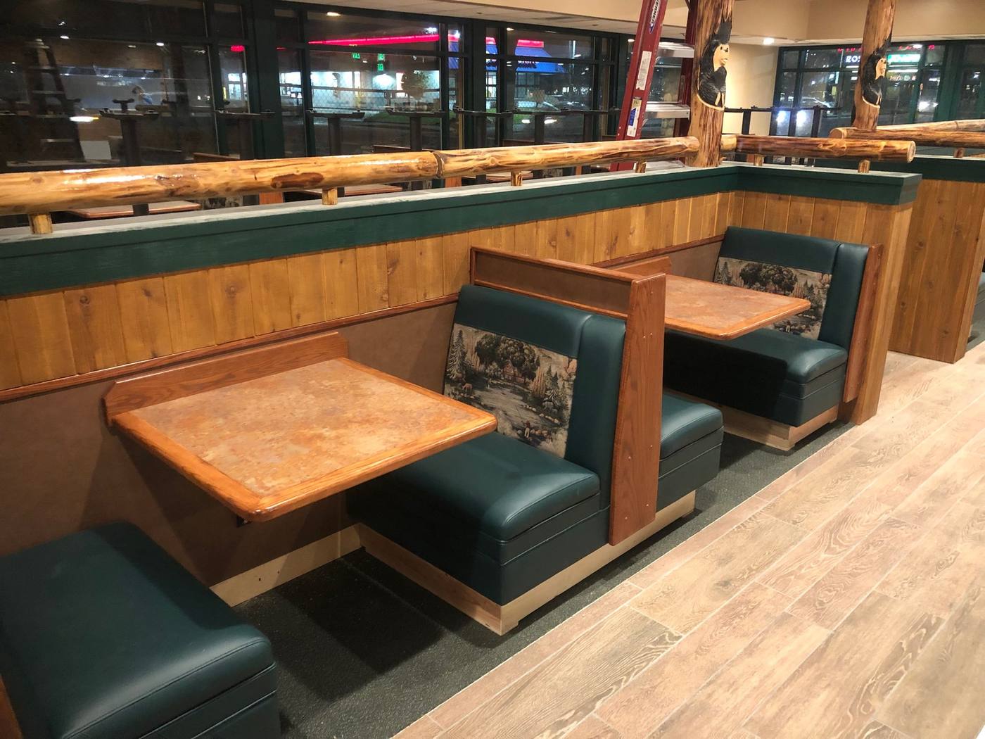 Black Bear Diner: Dining area fixtures