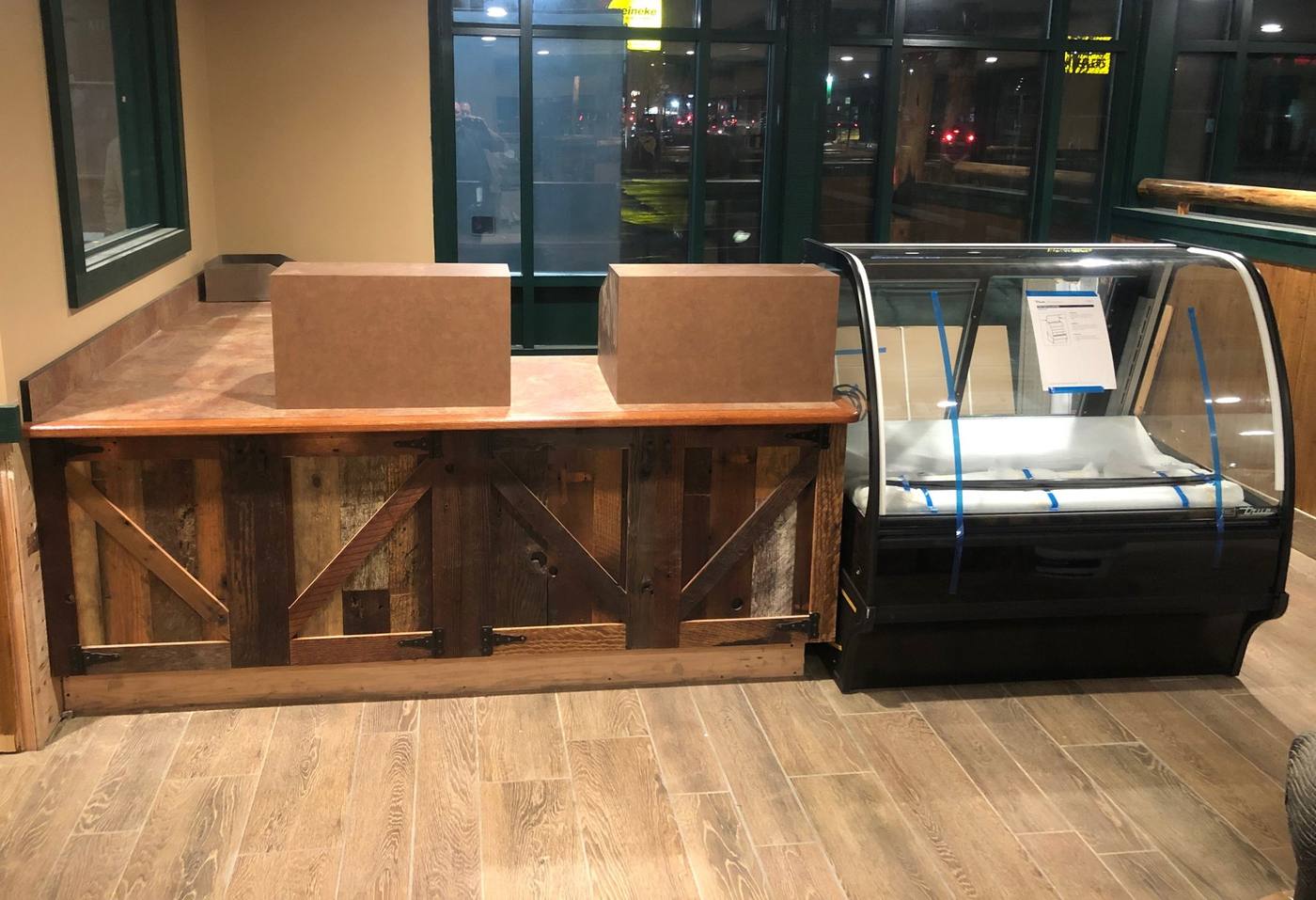 Black Bear Diner: Reception and display fixture