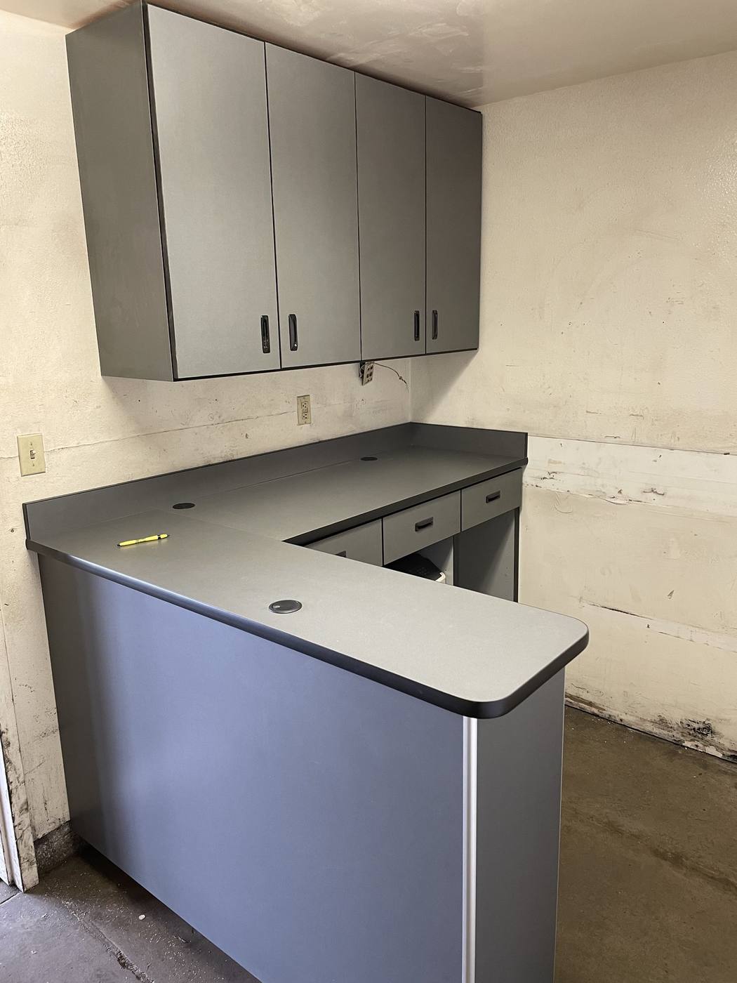 Les Schwab Tire Centers: Lube Center / Cabinetry detail 15