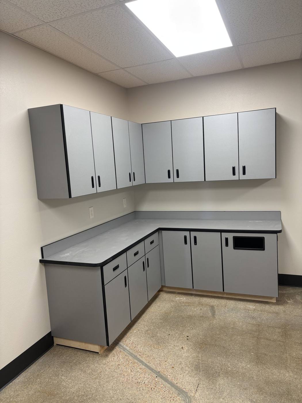 Les Schwab Tire Centers: Richland / Cabinetry detail 02