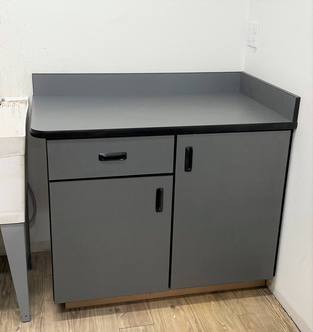 Les Schwab Tire Centers: Burns / Cabinetry detail 07